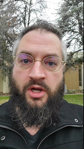 Do not do what Mark Rober did #greenscreen #octopus #markrober #disease #petstore #invasion #ocean #marinebiology #scicomm #donottrythisathome