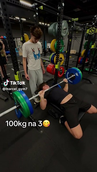 Wkońcu 100kg na trzy ladne ☺️#winterarc #gym #benchpress #biceps #progress @K u b a