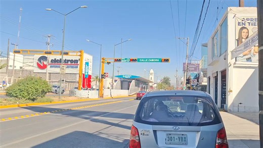 #AlertaVial Semáforos descompuestos en el blvr Miguel Hidalgo, no cambian a verde, en León | Así Sucede León