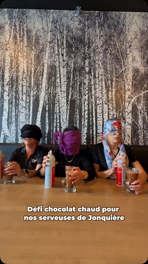 Défi chocolat chaud pour 3 serveuses du resto de Jonquière ! Qui a gagné selon vous ? #pizzarodi #rodi #parcequecestbon #saguenay #quebec #pizzas #pizza #poutine #defi #chocolatchaud #teamwork #team #serveuses | Pizza rodi