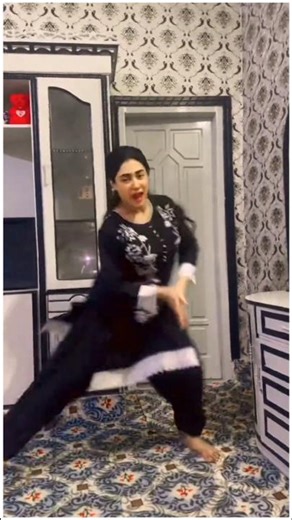 best punjabi song😌😘#mujra #mujradance#stagedance #mujrasong#short#youtubeshorts