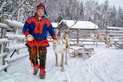 13 Traditional National Costumes From Around the World