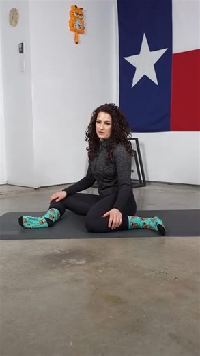 Are you struggling with tight hips or lower back discomfort despite doing 90/90 hip rotations? In this video, I’m breaking down the 90/90 hip rotation exercise to show you exactly how to do them properly for maximum mobility and long-term pain relief. Most people make a few critical mistakes like collapsing the spine or improper knee alignment—that stop them from seeing real results. Today, we are fixing those errors so you can finally unlock your hip internal and external rotation. In this vide