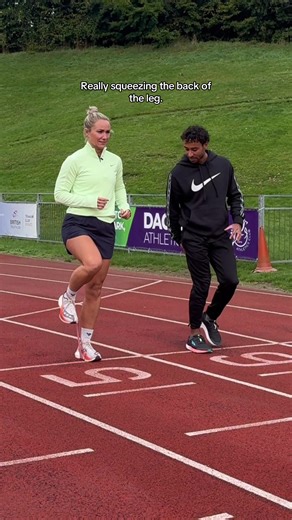 Improving your running technique doesn’t need to get complicated. Get on and off the ground quickly. Here are a few drills that will help you run more efficiently. 1️⃣ Band resisted pulls 2️⃣ Change of Support Drill 3️⃣ Hop & Switch Drill 4️⃣ Resisted Run