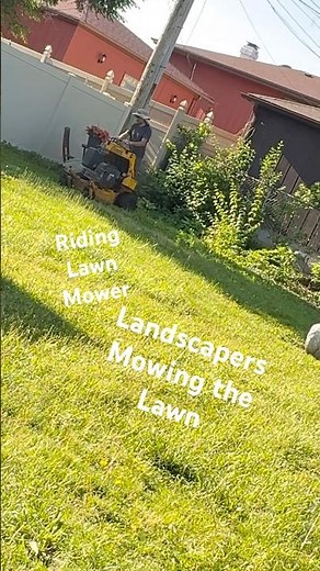 Landscapers MOWING THE LAWN WITH A RIDING LAWN MOWER #landscapers #lawnmowing