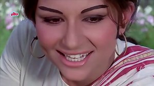 Chanda Hai Tu, Mera Suraj Hai Tu [4K] Video Song _ Lata Mangeshkar _ Rajesh K, Sharmila T _ Aradhana