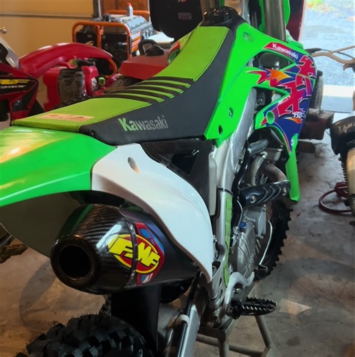 Kx450 cold start with no fast idle switch (choke). #kawasaki #kx450 #fmf #coldstart #dirtbike #kx450f #dirtbikes #4stroke