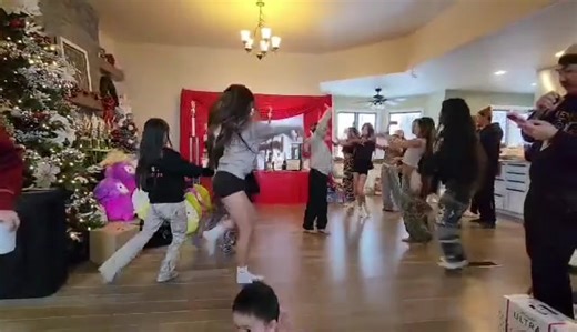 Captivating Live Performance of Venus with Uncle Chue