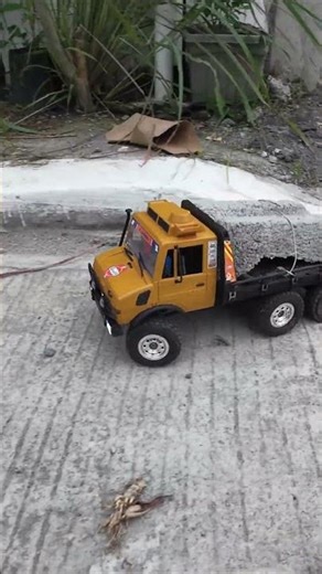 6-Wheeler Carrying a Super Heavy Load! 🚛💥