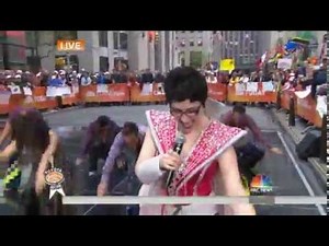 Mamma Mia! Broadway cast perform on TODAY Plaza (9 May 2014)