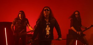 Devil’s Train julkaisi uuden musiikkivideon ”Rising On Fire” - Metalliluola