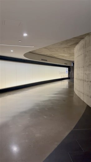 Université de Montréal on Instagram: "❄️🚇 Braver le froid? Pas pour cette étudiante en math et informatique! 👟✨Découvrez son parcours souterrain entre le métro Université de Montréal et le pavillon 3200 Jean-Brillant, loin de la neige et du vent glacé. 👉 Vous êtes fans des tunnels souterrains de l’UdeM? Dites-nous quel trajet vous sauve l’hiver! 💬👇 #CampusLife #UdeM #MathEtInfo #HiverMontréal"