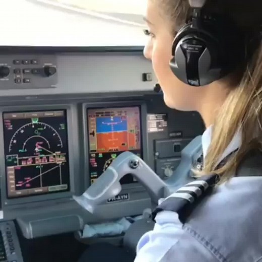 #pilotlifestyle #pilotsandra👩‍✈️✈ #cockpitview✈️ #pilotsoftiktok #Ranway #readyfortakeoff✈️ #aviationlovers #flightattendant #flyinggirls✈✈✈ #flyingbirds✈👩‍✈️ #LadyPilot #flightannouncement #newyourkflight👩‍✈️✈ #PilotVibes #cockpitcrew👩‍✈️✈ #femalepilot