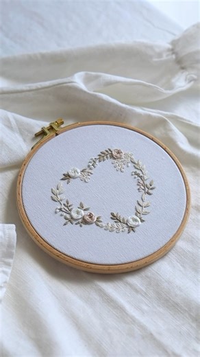 Want to try embroidery but not sure where to start? Yaaay, exciting news 🎉 I’m running a free online workshop for beginners! We will embroider this beautiful floral heart altogether, step by step 🤍🪡 Head the link in bio to grab your spot! Tag a friend who wants to try embroidery 😉 | Whynotstitching Academy