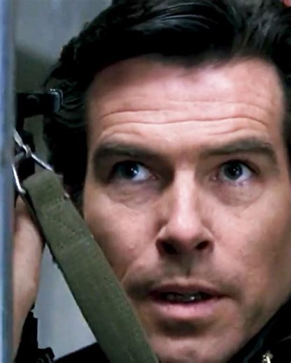 "The 220-Meter Dam Jump" – How GoldenEye's Opening Stunt Resurrected Bond 🧨🎯 (1995)