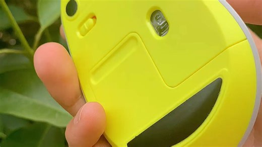 罗技M330轻音鼠标续航与节能表现实测分享：静音设计适合办公学习，一节电池可用长达18个月，点击无延迟，解决噪音困扰，提升工作效率。