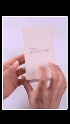 Sanchit Shokeen on Instagram: "I Unboxed A Brand NEW Samsung Galaxy S3 After 11 Years! #Samsung #GalaxyS3 #SpecialUnboxing #techbar"