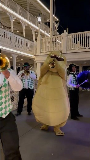 JUST ANNOUNCED 📣 #TianasBayouAdventure opens at #WaltDisneyWorld in Summer 2024! 💚💜💛 #MardiGras