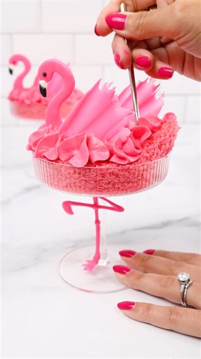 Flamingotinis! 🦩🦩🍸🩷🩷 This is a strawberry cake with some pink coloring added to make it even more pink. The legs are made of pink melting chocolate and are attached to the stem of the glass using a bit of chocolate as well. The coupe glasses are from Amazon. All products are linked on my LTK!🩷🩷🩷 • • • #flamingo #flamingoparty #flamingocake #martinicake #flamingocupcakes #cakedecorating #cakedesign #lindseybakedthis | Lindsey Baked This