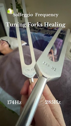 Solfeggio Frequency Tuning Forks Healing [174Hz] x [285Hz] #285hz #healing #damagedtissue connecting our body’s #mindandsoul #blueprint #174hz #relievepain #relieveemotionalpain #deepconsciousness #awareness Encourage the sense of #security , safe and #love #tuningforks #solfeggio #tuningforkhealing #frequencyhealing #音叉 #ヒーリング #ソルフェジオ #周波数