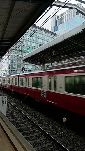 1000形ステンレス全塗装車 赤い電車で台湾へ！京急×台鉄10周年記念号