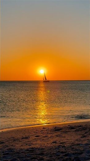 Unedited footage of a gorgeous sunset in Casey Key Florida ☀️ #beachsunset #floridabeaches #beach ⛵️