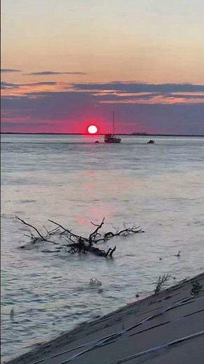 this sky needed no filter 🌅 sailboat sunset #sunset #naturetherapy