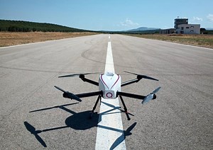 Quaternium, Löweheiser set hybrid flight record with HYBRiX drone