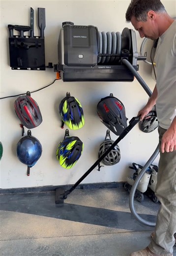 Giraffe Tools Retractable Hose Vacuum