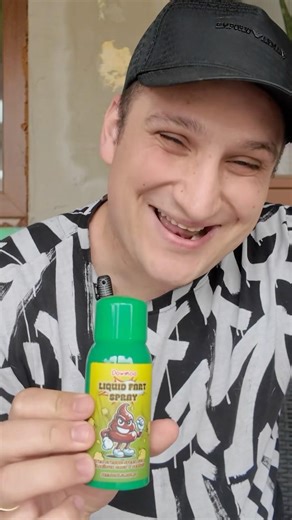 Fing spray prank 🤣