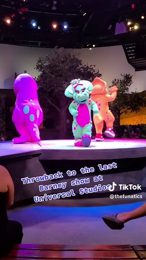 This was the last Barney show at Universal Studios in Orlando! #universalstudios #barney #babybop #bj #barneythedinosaur #fyp #funatics #orlando #orlandoflorida @UniversalStudiosOrlando