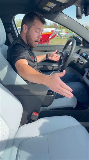 36K views · 184 reactions | L’habitacle du Volvo EX30 est bien pensé! Un espace énorme entre les sièges, des rangements astucieux… et même des porte-gobelets rétractables! Ne manquez pas notre analyse complète du Volvo EX30 Twin Ultra 2025 : dimanche 16 mars 2025 | 10h | Noovo | Crave ou rpmweb.ca! #rpm #émissionrpm #rpmweb #volvo #volvoex30 #volvocanada | RPM | Facebook