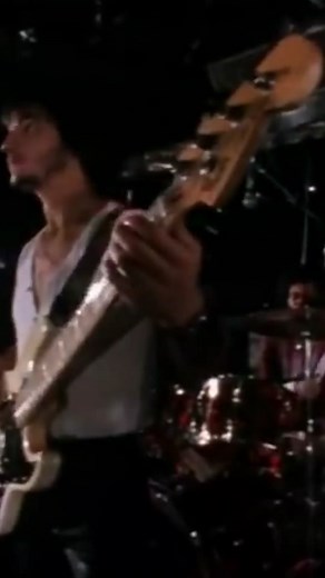 kc and the sunshine band - please don't go #kcandthesunshineband #pleasedontgo #videostraducidos #80s #reels #usa #clasicos #retro #90s #lyrics #videosmusicales #chile #tiktok #rock #2023 #baladaseningles #baladas