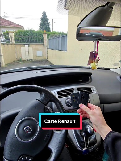 Double de clé de voiture Renault Scenic, la cliente n’avait que une clé cassé, donc on lui a refait une clé fonctionnelle, taille, codage et programmation tout y est ✅ #pourtoi #automobiles #auto #CléVoiture #pourtoii