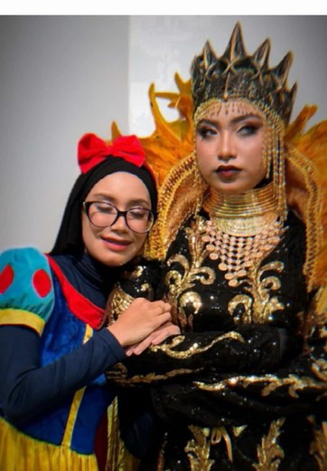 Queen Ravenna and Snow White: Fairytale Costume Fun