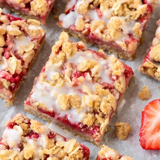 Strawberry Oatmeal Bars. One of my ALL TIME most popular healthy desserts! An easy, one-bowl recipe with a delicious whole grain butter crumb topping and simple strawberry filling. (And just 100 calories per bar!) RECIPE HERE: https://www.wellplated.com/strawberry-oatmeal-bars/ | Well Plated