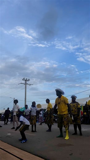 Je connais ma culture, donnez-moi le nom de la danse et le peuple… | Le Guide Bilingue