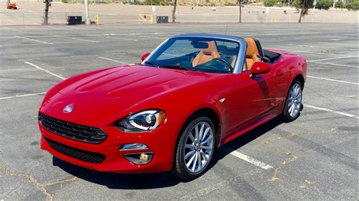 2017 Fiat 124 Spider walkaround