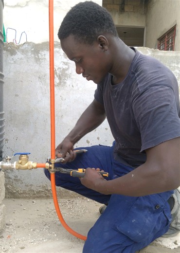 Installation réservoir d'eau : guide pour plombiers et particuliers