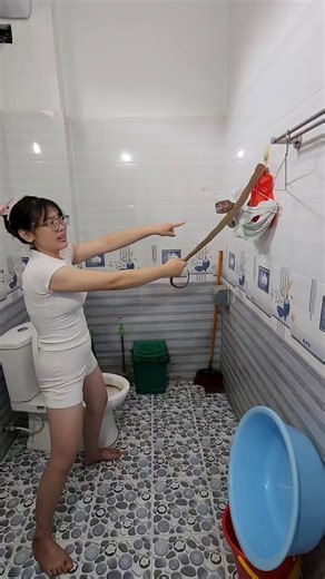 Đây là video triệu view đầu tiên của mình, 1 video reup từ nền tảng khác.Nhưng không có nghĩa là giúp mình vượt lên mức tối thiểu.Sếp đã bảo với anh em rồi, ưu tiên video gốc, ko khuyến khích video reup nhưng bài toàn đặt ra với người sáng tạo nội dung bé dưới 3k fl là video tự quay không ai xem, không ai tương tác.Có thể giải thích là video của bạn không đủ hấp dẫn hoặc tệp khán giả của bạn còn bé và không phù hợp nên không thích xem video.Vậy giải pháp là gì?Tăng số lượng khán giả bạn lên, đó 