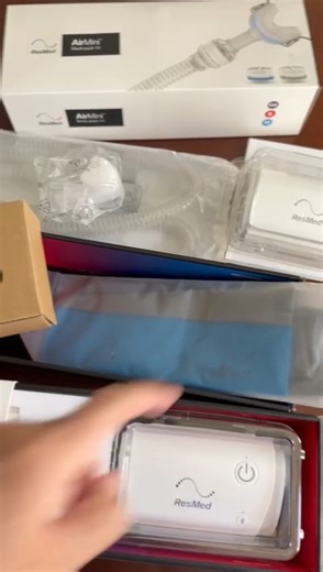 CPAP / Bipap Nuevo Leon on Instagram: "Viajas mucho y tienes Apnea del sueño ? Tu CPAP es cada vez más molesto de transportar ? Sabias que se puede descalibrar y emitir Ruidos por Golpes o despresurizado incorrecto del avión ?✈️ Puedes perder muy facilmente tu Garantía ! Tenemos como distribuidores directos el CPAP Air mini especial para viajar , es un equipo realmente Versátil , silencioso y con 3 programas de presurizado. Se controla perfectamente desde tu Celular. Te emite reportes instantáne