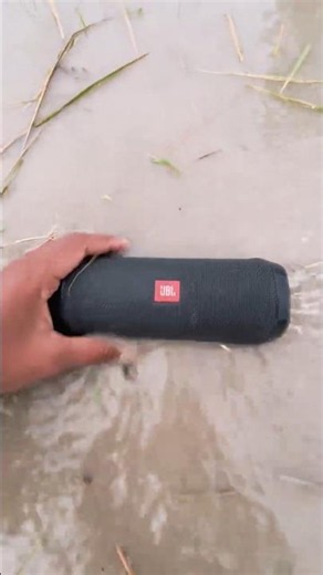 JBL flip 2 water and 💦 test video speaker 🔊 bass tasting