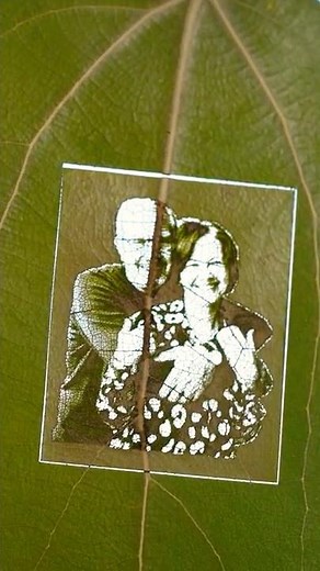360° Inside a #laser machine!#engrave a #photo onto a #leaf and making #custom #keychain‪@insta360‬