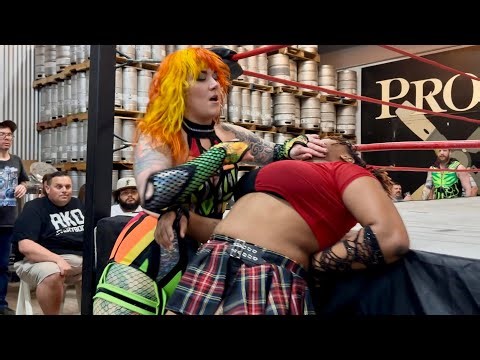 Kimber Fox vs Alexandra Quinn