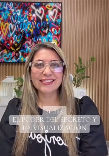 Día 5️⃣ ✨ Visualiza tu día ideal Cierra los ojos por un momento e imagina tu día perfecto… Desde el instante en que despiertas hasta el momento en que te duermes. ¿Cómo te sientes? ¿Dónde estás? ¿Quién te rodea? Vívelo en tu mente con todos los detalles y emociones, como si ya estuviera pasando. Tu mente funciona con imágenes. Mientras más clara y poderosa sea tu visualización, más fácil será para tu realidad seguir ese camino. 🌟 Hoy no solo lo imagines… siéntelo. MaryAle @maryalenpositivo 🖊 .