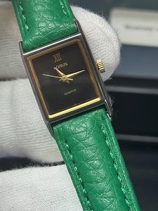 Vintage Lorus Ladies Rectangle Watch – Black & Gold Dial – Green Leather Strap – Seiko Quartz - Etsy