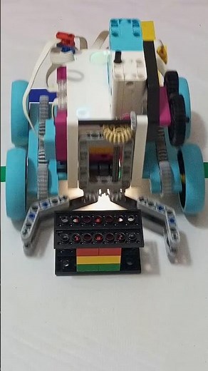 LEGO Robot FAILS… then Succeeds! 🤖💥