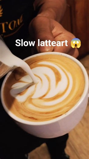 slow pouring latteart 😱#coffee #latteart #shorts