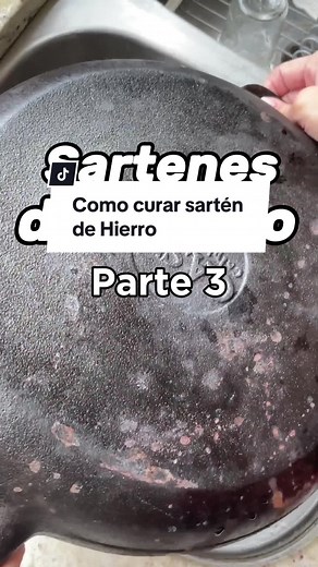 Cómo curar el sartén de hierro y eliminar moho