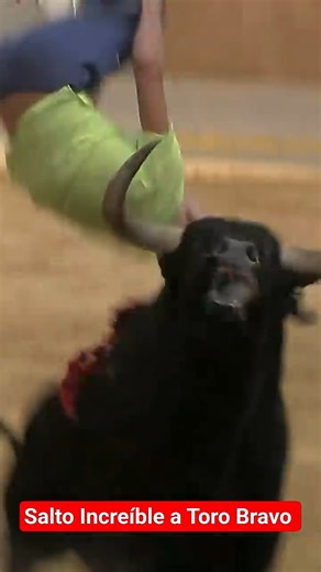 Salto Increible a un Toro Bravo!! #torostv #TorosTV #bullfighting #EMOCION #toros #momentazos #TORO #e #videoviral #TOROSTV #vaca #Lostoros #TorosDeLidia #TOROS #VIDEOVIRAL | Toros TV